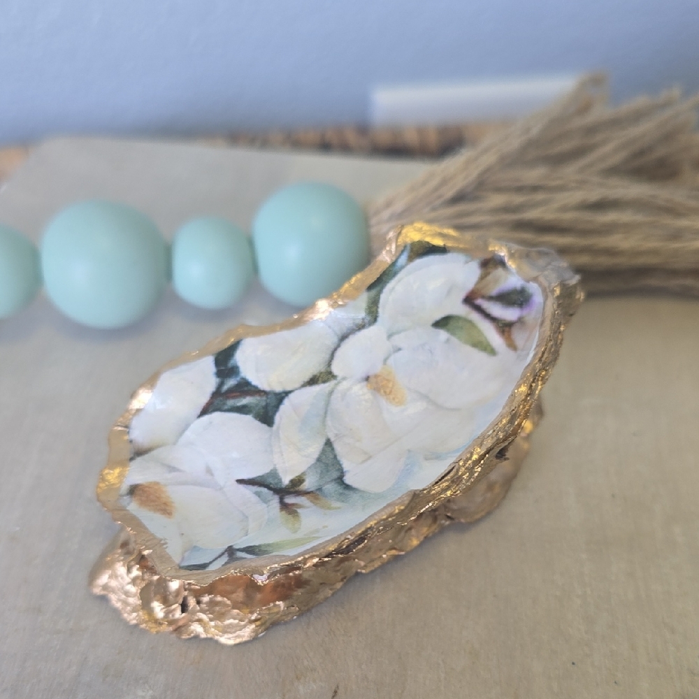 Oyster Shell Gold-Trimmed Decorative Dish